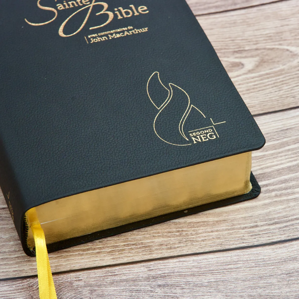 BIBLE NEG MACARTHUR SOUPLE CUIR TR OR ONGLETS NOIR AVEC BOITIER