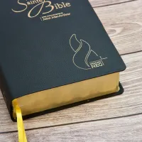 BIBLE NEG MACARTHUR SOUPLE CUIR TR OR ONGLETS NOIR AVEC BOITIER